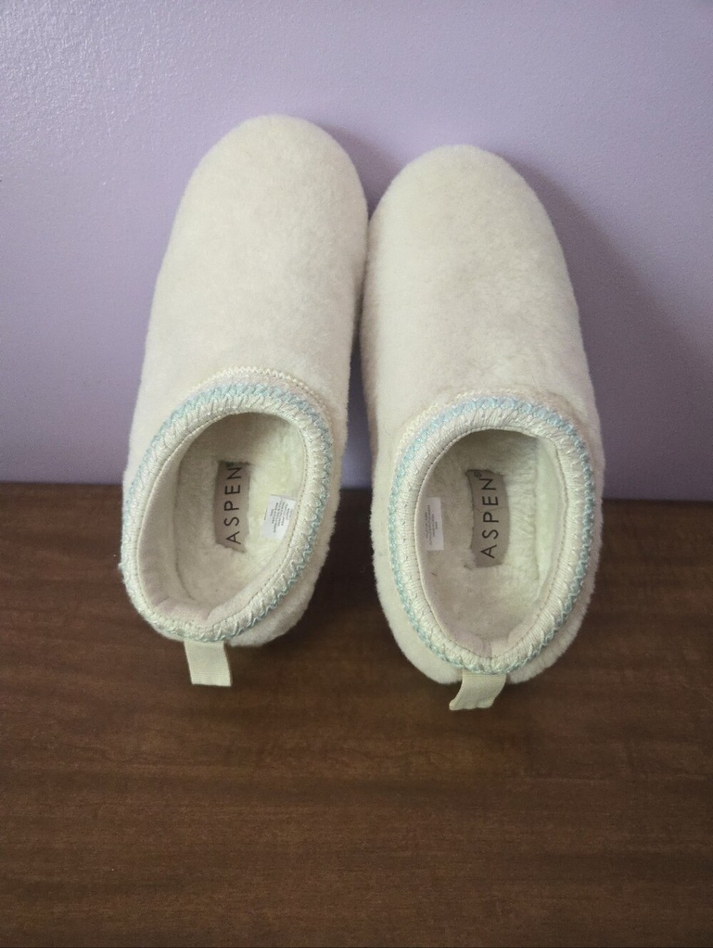 Aspen 8 Slip-On Slippers